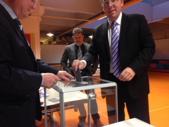 image from http://christophemeyer.typepad.fr/.a/6a00d83451ecf169e201b7c7f98403970b-pi
